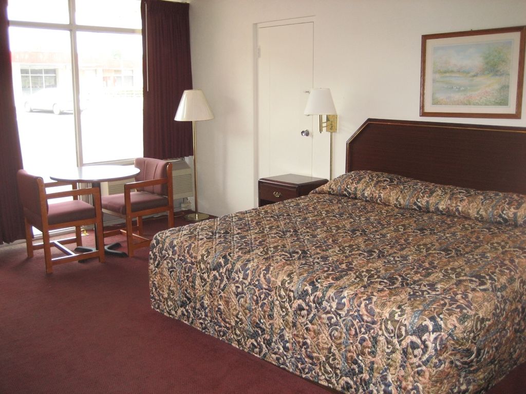 Sands Central Inn Hot Springs Room photo