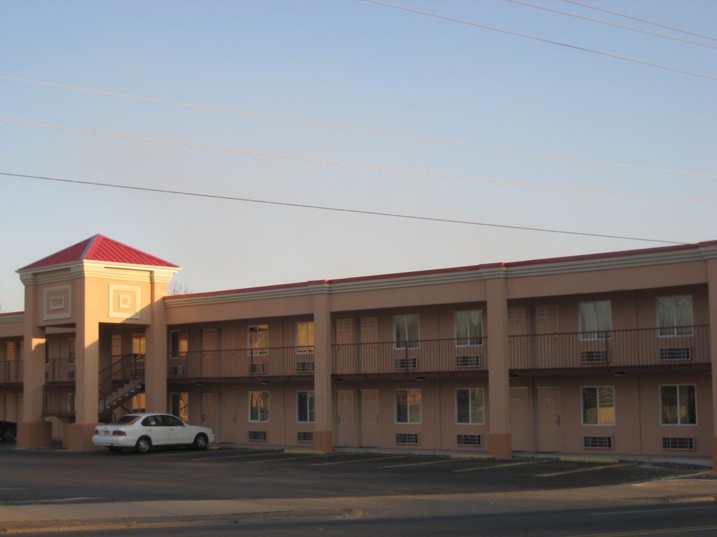 Sands Central Inn Hot Springs Exterior photo