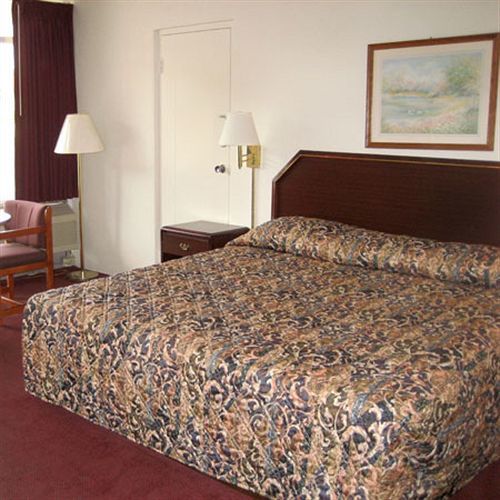 Sands Central Inn Hot Springs Room photo